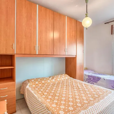 2 Bedroom Awesome In Rosolina Mare
