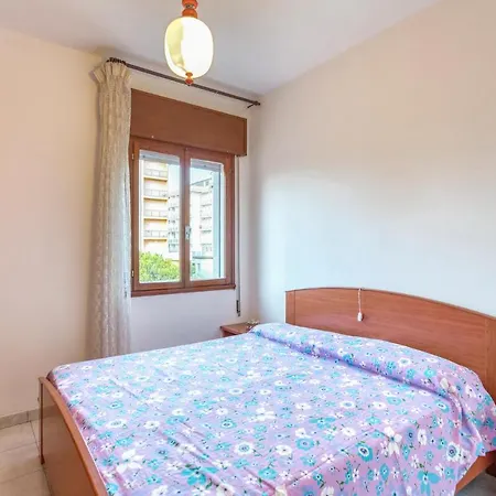 2 Bedroom Awesome In Apartment *